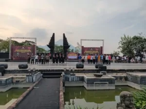 Gelar Kirab Maskot Pilkada Serentak 2024,Diselanggarakan oleh Kpu Kabupaten Pasuruan di Taman Candra Wilwatikta, Pandaan