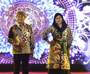 Pj Bupati Nurkholis Peragakan Busana Batik Khas Kabupaten Pasuruan