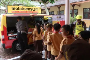 Polres Tulungagung Luncurkan Mobil Senyum Berbagi Makanan Bergizi Gratis untuk Anak – anak