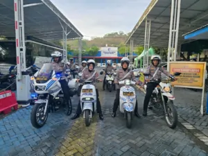 Polwan Polres Gresik Jadi Pionir Patroli Kendarai Motor Listrik Edukasi Ramah Lingkungan